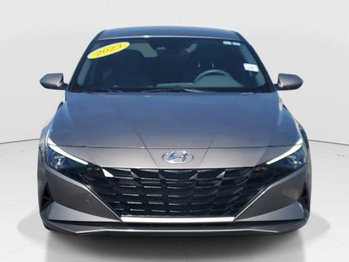 2023 Hyundai ELANTRA SE