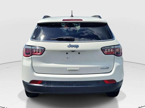White Clearcoat 2018 Jeep Compass Latitude