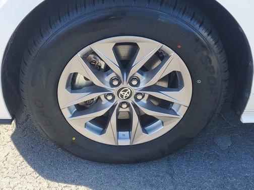 2022 Toyota Sienna LE