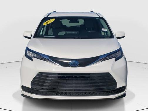 2022 Toyota Sienna LE