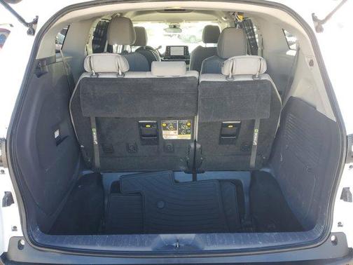 2022 Toyota Sienna LE