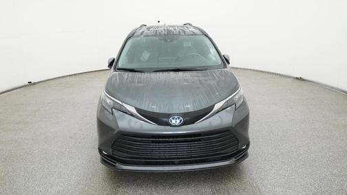 2025 Toyota Sienna XLE 8 Passenger
