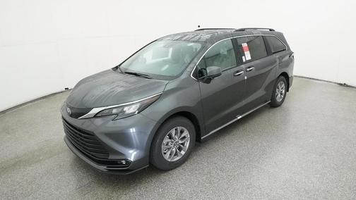 2025 Toyota Sienna XLE 8 Passenger