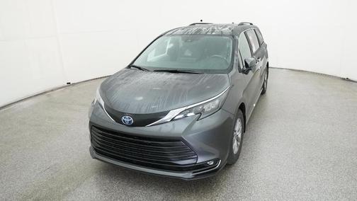 2025 Toyota Sienna XLE 8 Passenger