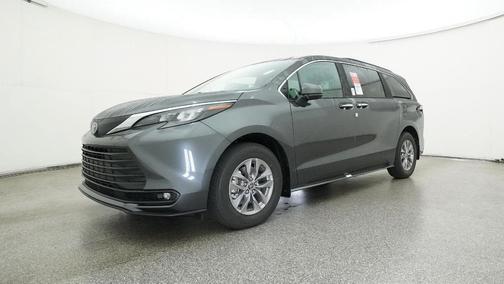 2025 Toyota Sienna XLE 8 Passenger