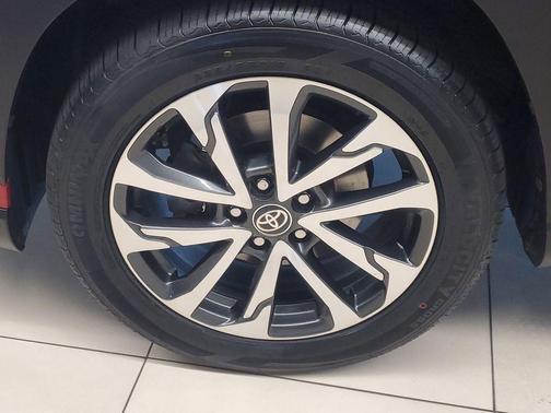 Barcelona Red Metallic 2022 Toyota Corolla Cross XLE