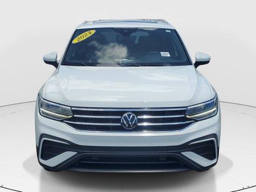 Pure White 2024 Volkswagen Tiguan 2.0T SE