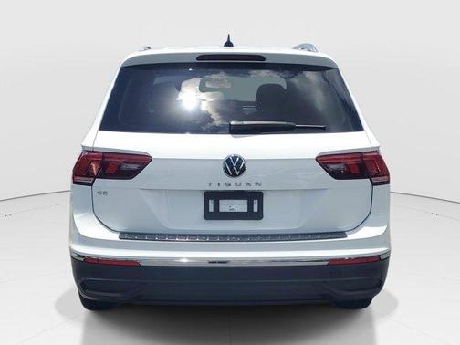 Pure White 2024 Volkswagen Tiguan 2.0T SE