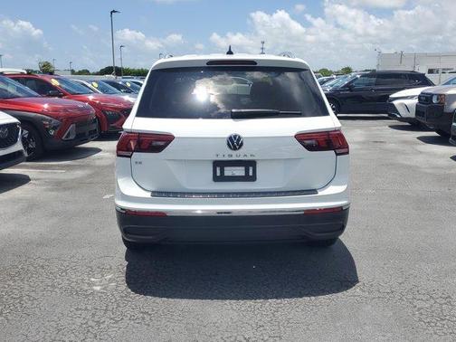 Pure White 2024 Volkswagen Tiguan 2.0T SE