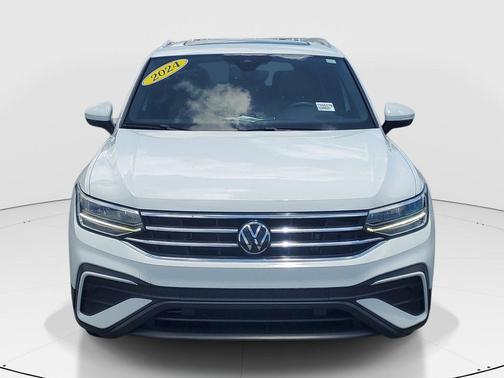 Pure White 2024 Volkswagen Tiguan 2.0T SE