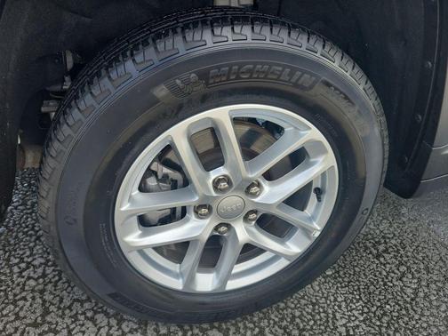 Diamond Black 2025 Jeep Grand Cherokee L Laredo