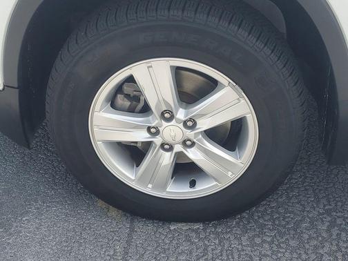 Summit White 2022 Chevrolet Trax LS