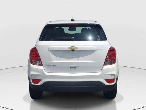 Summit White 2022 Chevrolet Trax LS