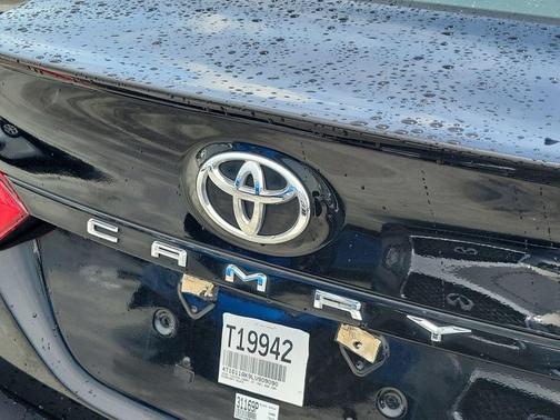 Midnight Black Metallic 2020 Toyota Camry SE