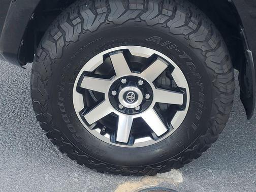 Midnight Black Metallic 2019 Toyota 4Runner TRD Off Road Premium