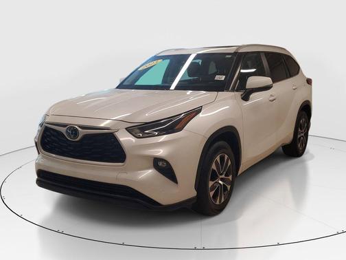 Pearl 2023 Toyota Highlander XLE
