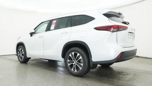 White 2026 Toyota Highlander XLE