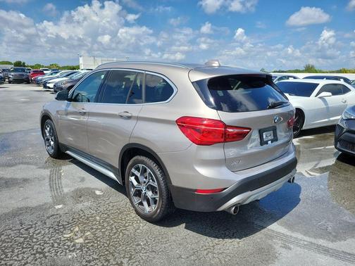 Cashmere Silver Metallic 2022 BMW X1 sDrive28i