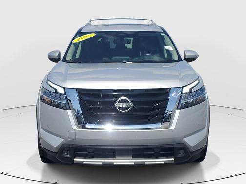 Brilliant Silver Metallic 2022 Nissan Pathfinder Platinum
