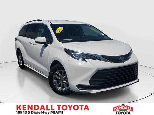 White 2022 Toyota Sienna LE