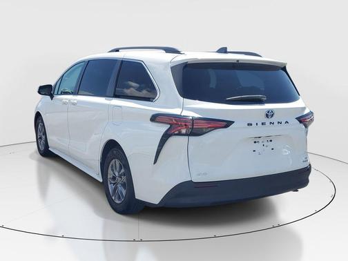 White 2022 Toyota Sienna LE
