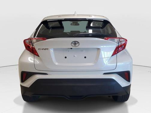 Blizzard Pearl 2021 Toyota C-HR LE