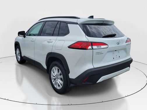 Wind Chill Pearl 2025 Toyota Corolla Cross LE