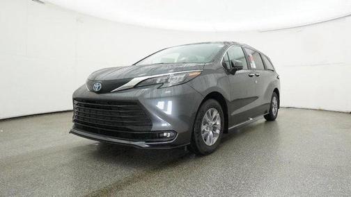 2025 Toyota Sienna XLE 8 Passenger