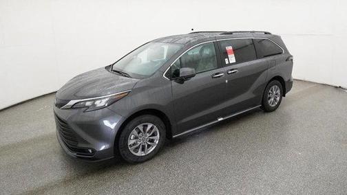 2025 Toyota Sienna XLE 8 Passenger