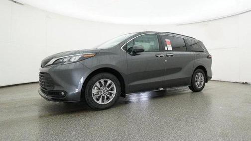 2025 Toyota Sienna XLE 8 Passenger