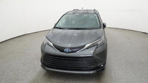 2025 Toyota Sienna XLE 8 Passenger