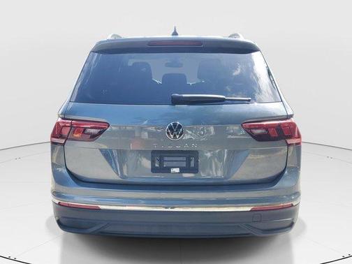 Platinum Gray Metallic 2024 Volkswagen Tiguan 2.0T S