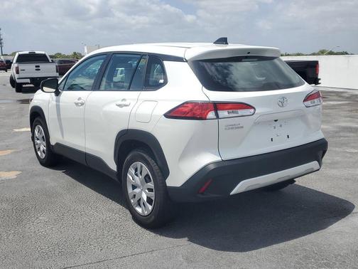 Pearl 2023 Toyota Corolla Cross L