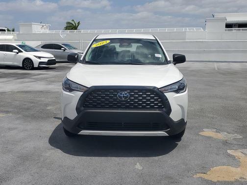 Pearl 2023 Toyota Corolla Cross L