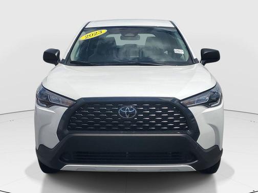 Pearl 2023 Toyota Corolla Cross L