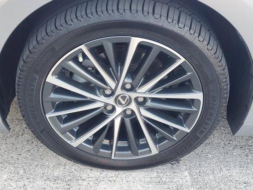 2022 Lexus ES 350 Base