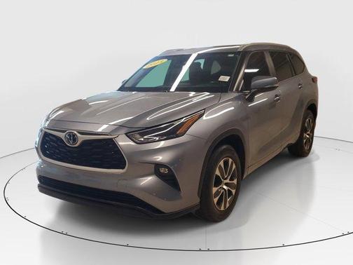 Moon Dust 2023 Toyota Highlander XLE