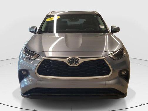 Moon Dust 2023 Toyota Highlander XLE