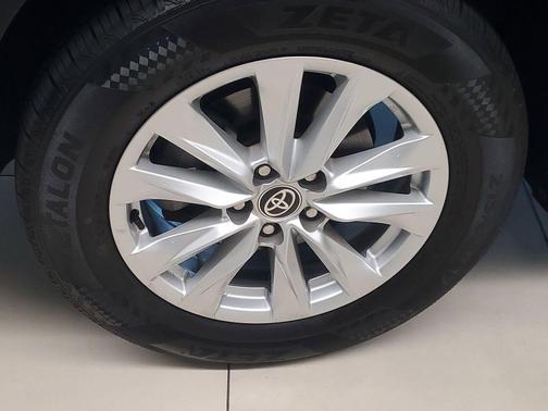CELESTITE 2022 Toyota Corolla Cross LE