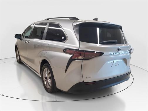 2025 Toyota Sienna XLE