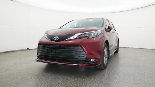 2025 Toyota Sienna XLE 8 Passenger