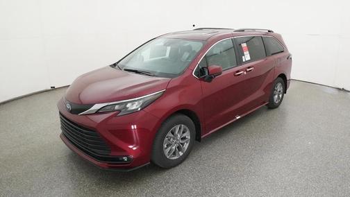 2025 Toyota Sienna XLE 8 Passenger
