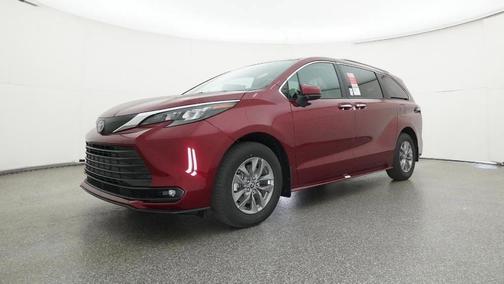 2025 Toyota Sienna XLE 8 Passenger