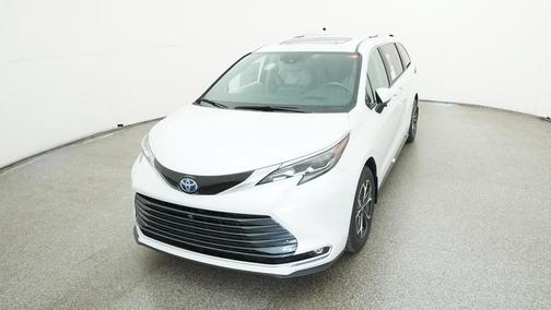2025 Toyota Sienna Platinum 7 Passenger