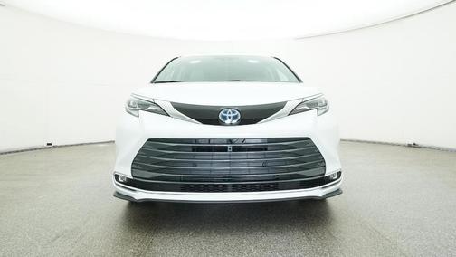 2025 Toyota Sienna Platinum 7 Passenger