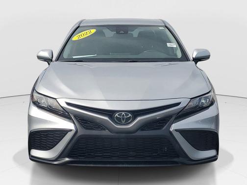 Celestial Silver Metallic 2022 Toyota Camry SE