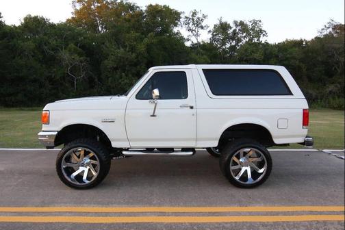 1989 Ford Bronco XLT 2dr 4WD SUV