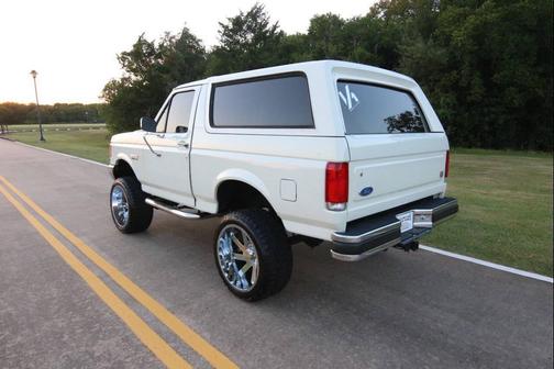 1989 Ford Bronco XLT 2dr 4WD SUV