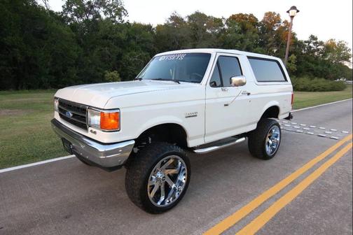 1989 Ford Bronco XLT 2dr 4WD SUV