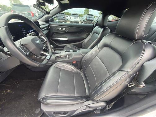 Oxford White 2024 Ford Mustang GT Premium